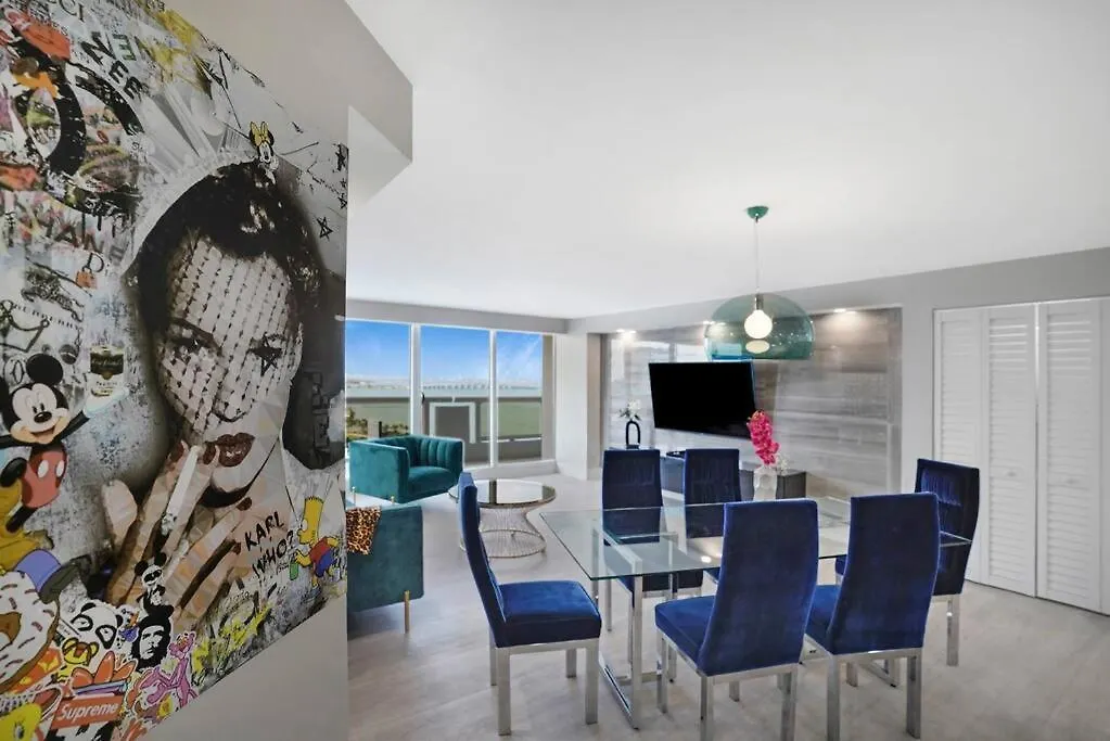 Unforgettable! Water & Park Views, 4 Bedrooms! Apartamento