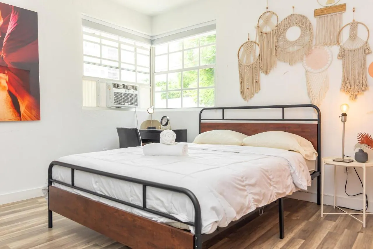 Downtown - Wynwood Area With Backyard - Art District Near Beach Apartment Miami