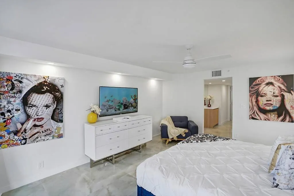 Of Dreams! Renovated With Water & Park Views Miami
