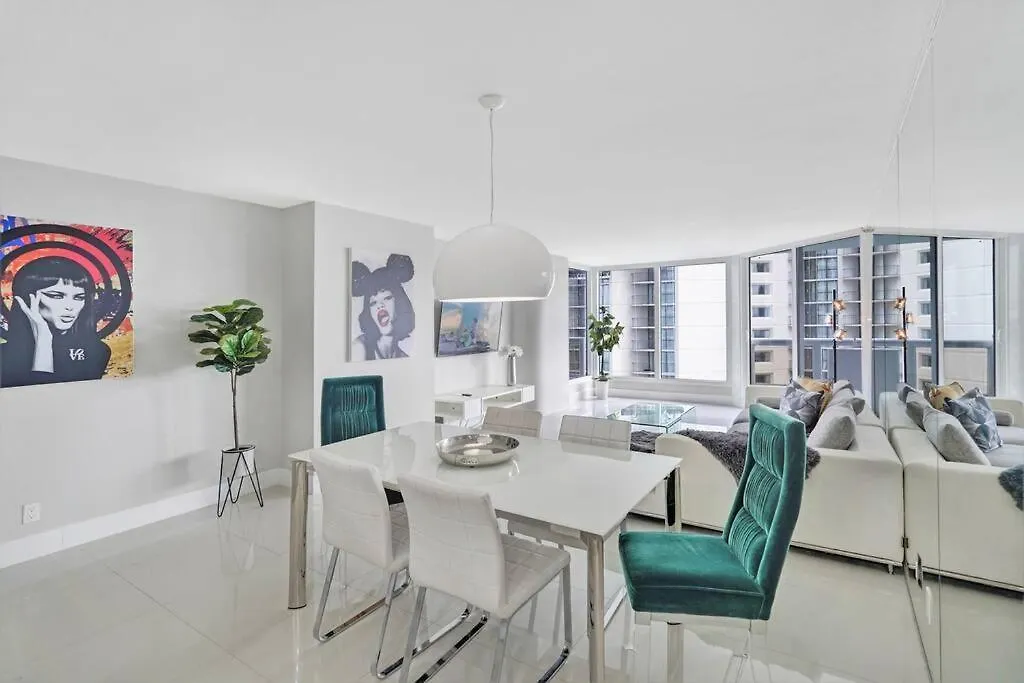 Apartment Life Is Gucci! Gorgeous Water Views Condo!