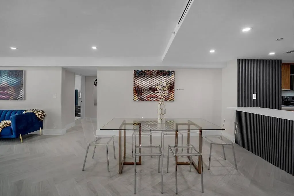 Apartman Visions! Water And Skyline Views! Brand New