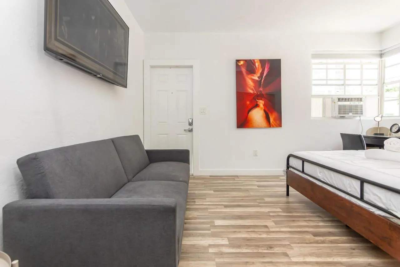 Downtown - Wynwood Area With Backyard - Art District Near Beach Apartment Miami