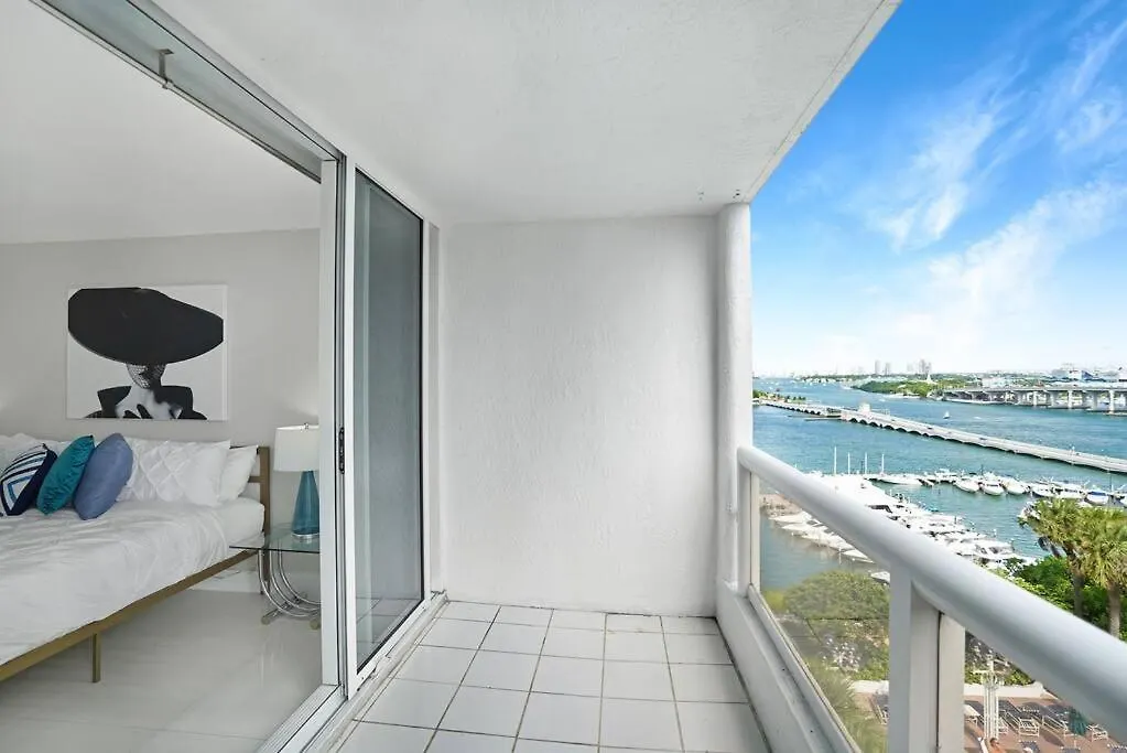 Life Is Gucci! Gorgeous Water Views Condo! Apartment