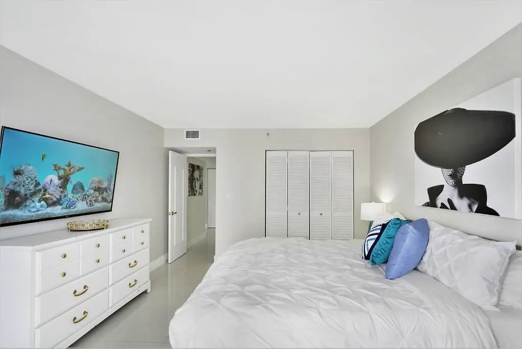 Life Is Gucci! Gorgeous Water Views Condo! *