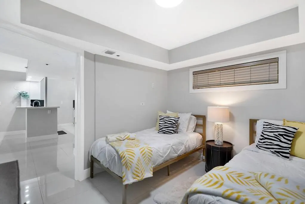 Life Is Gucci! Gorgeous Water Views Condo!