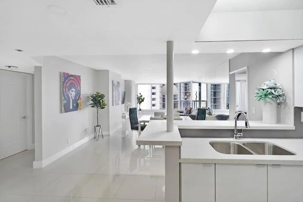 Life Is Gucci! Gorgeous Water Views Condo! Apartment