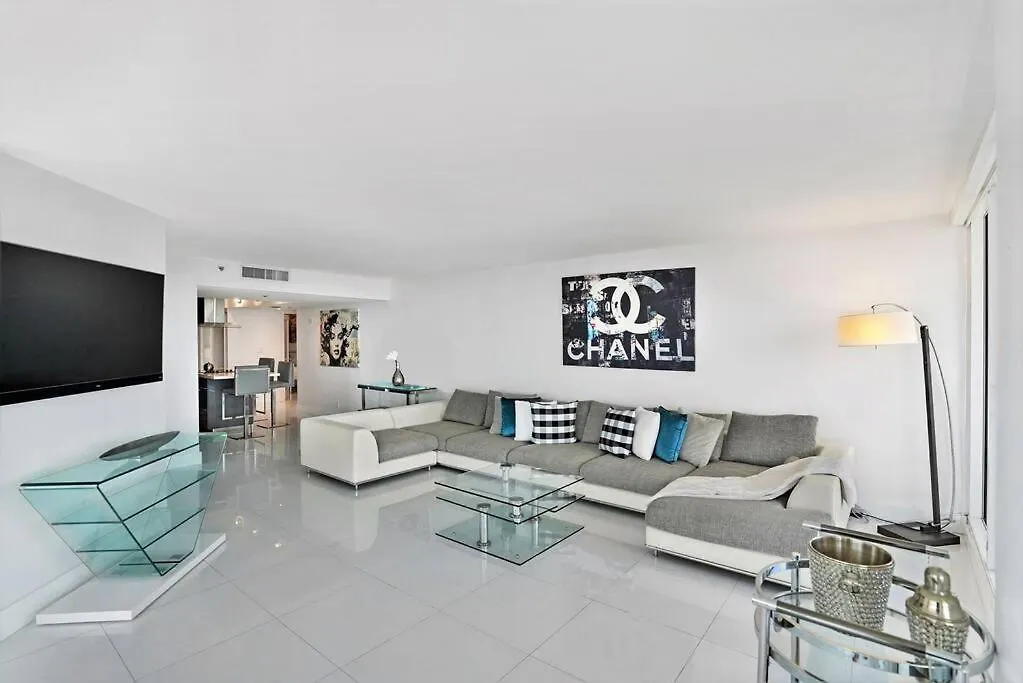 Spectacular! Penthouse With Direct Water Views! Miami
