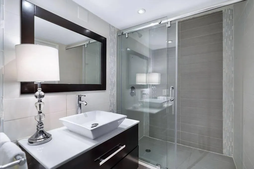 Apartment Spectacular! Penthouse With Direct Water Views! *