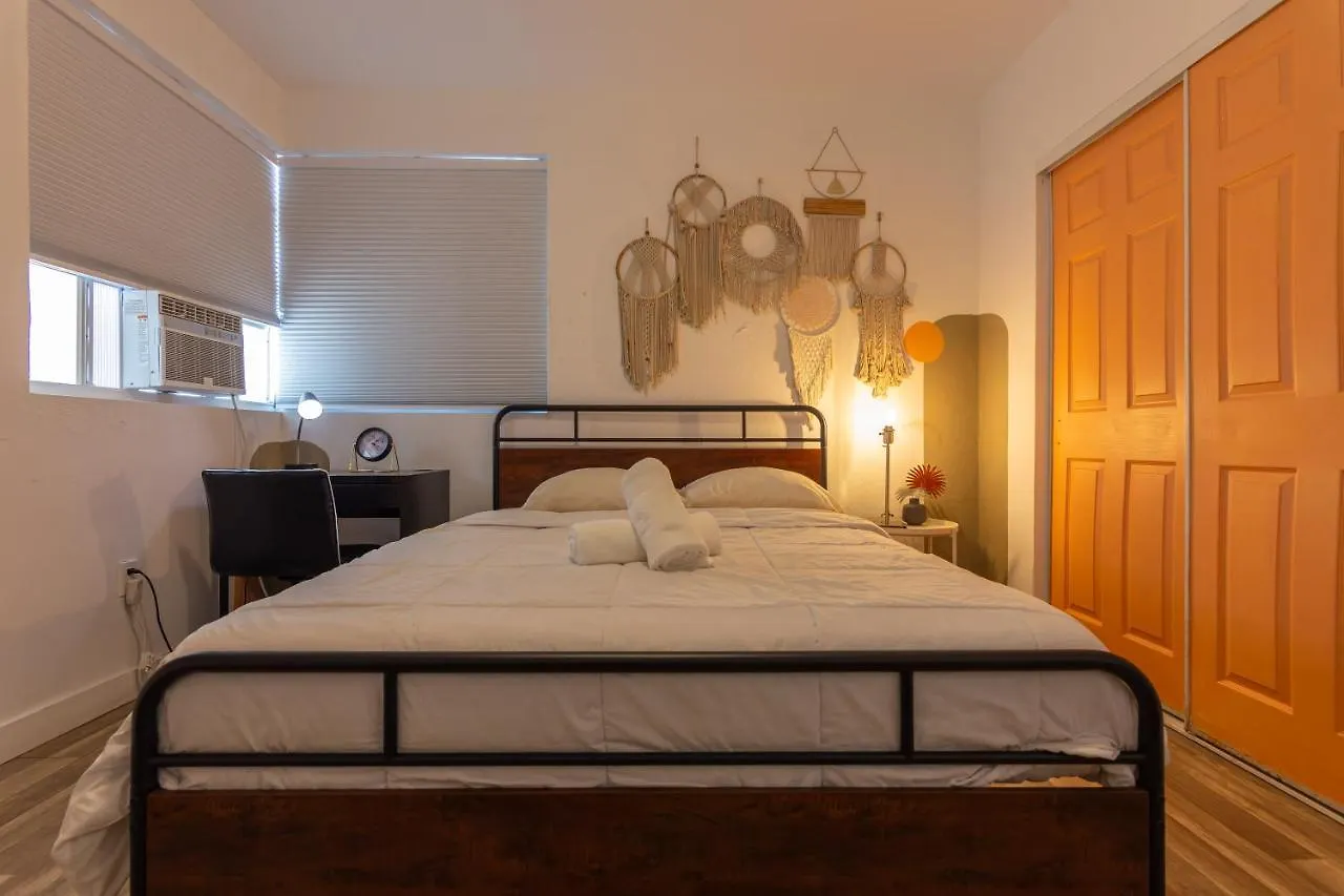 Downtown - Wynwood Area With Backyard - Art District Near Beach Apartment Miami