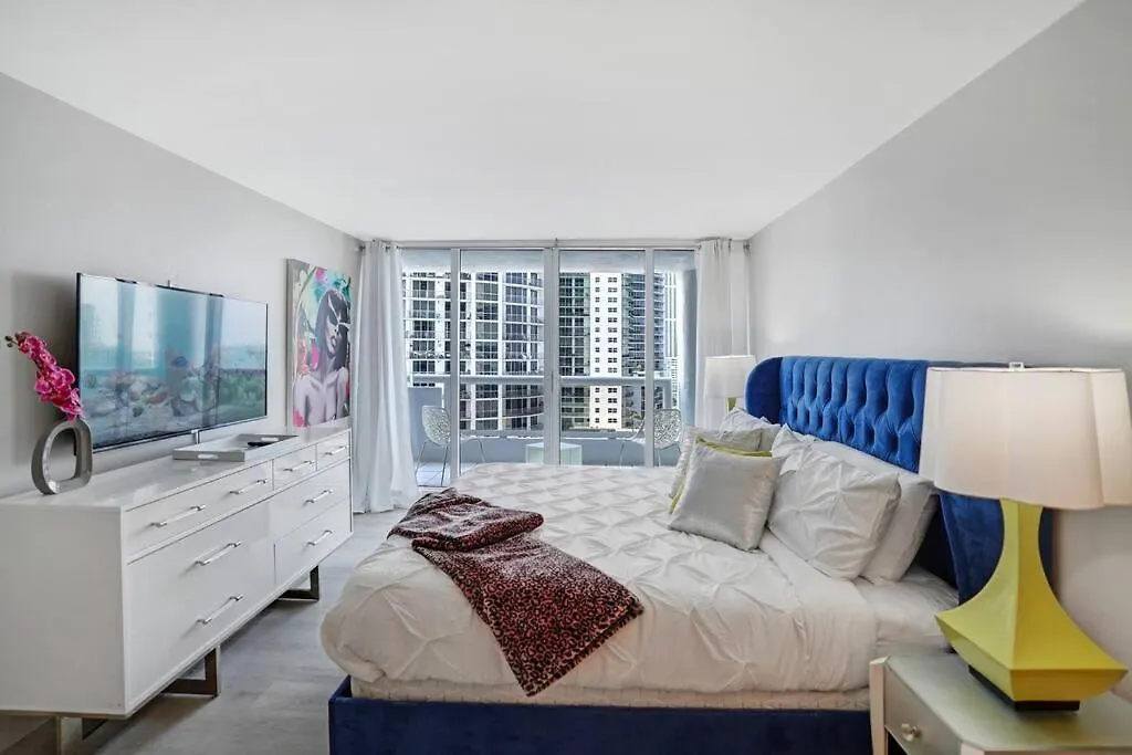 Unforgettable! Water & Park Views, 4 Bedrooms! Apartamento Miami