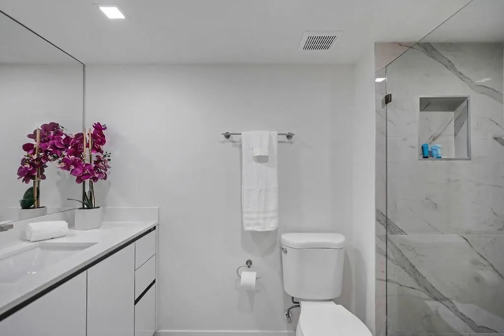 Of Dreams! Renovated With Water & Park Views Apartment