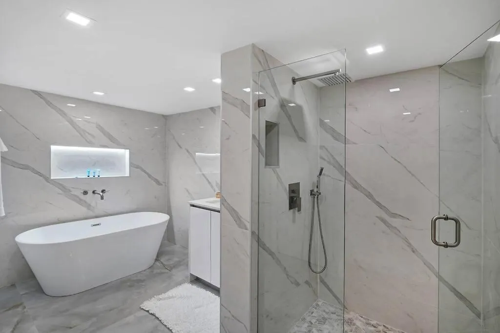 Apartment Of Dreams! Renovated With Water & Park Views Miami