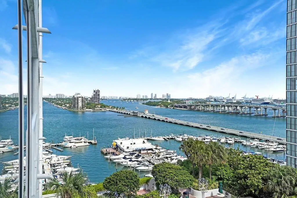 Life Is Gucci! Gorgeous Water Views Condo! Apartment