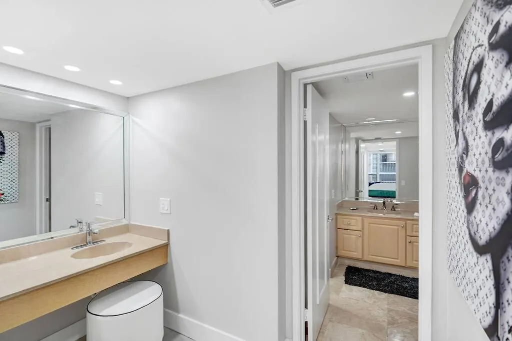 Apartment Life Is Gucci! Gorgeous Water Views Condo! *