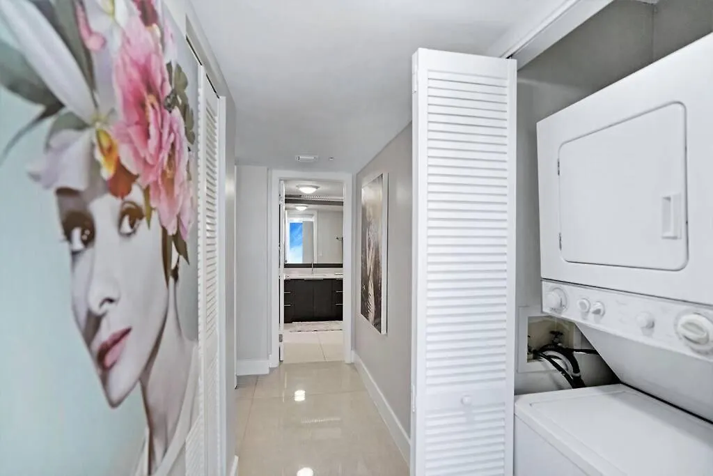 Champagne & Ice! Water Views, 2 Private Balconies! Apartment *