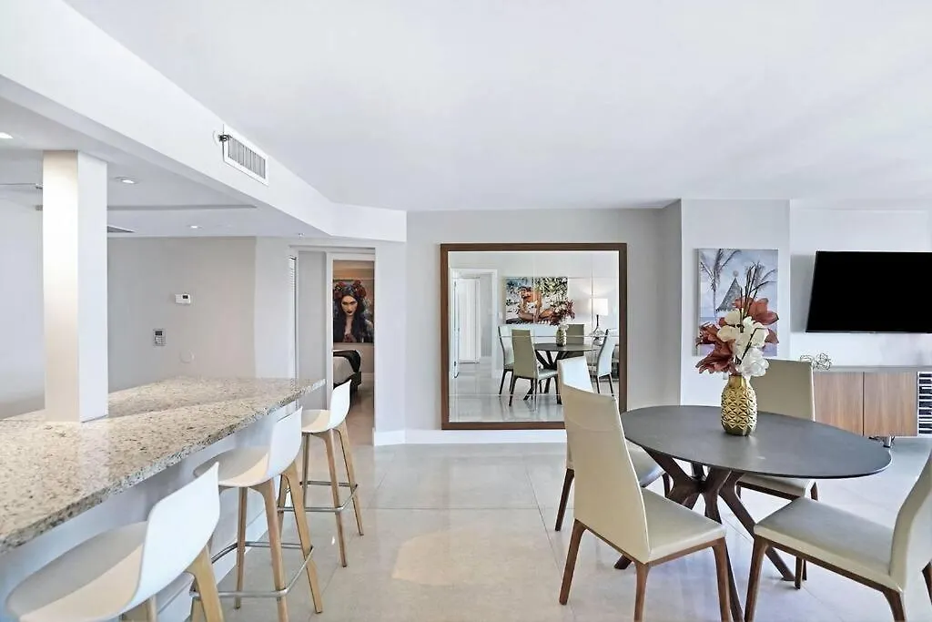 Champagne & Ice! Water Views, 2 Private Balconies! * Miami