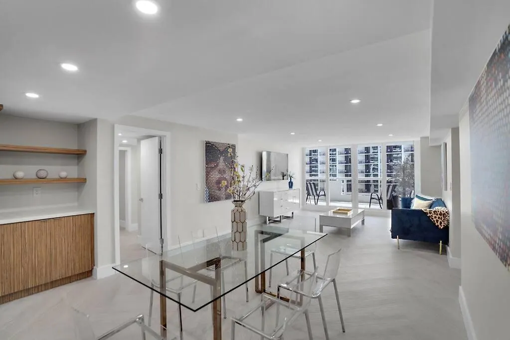 Apartman Visions! Water And Skyline Views! Brand New