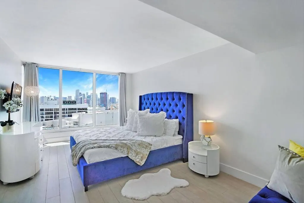 Spectacular! Penthouse With Direct Water Views! * Miami