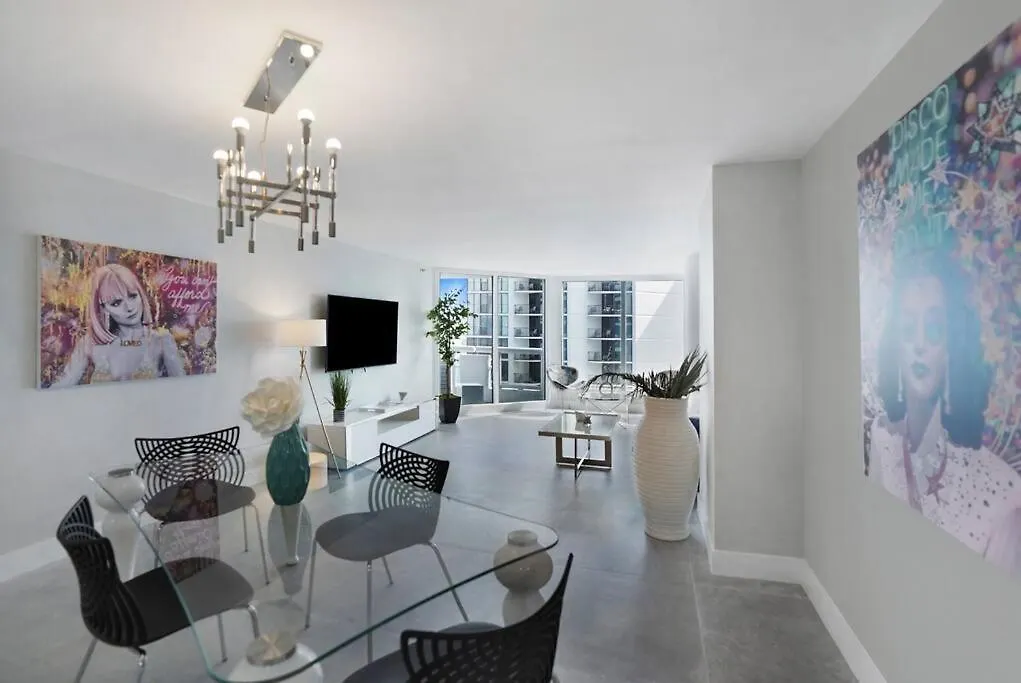 Apartment Blue Moon! In The Lap Of Luxury And Brand New! *