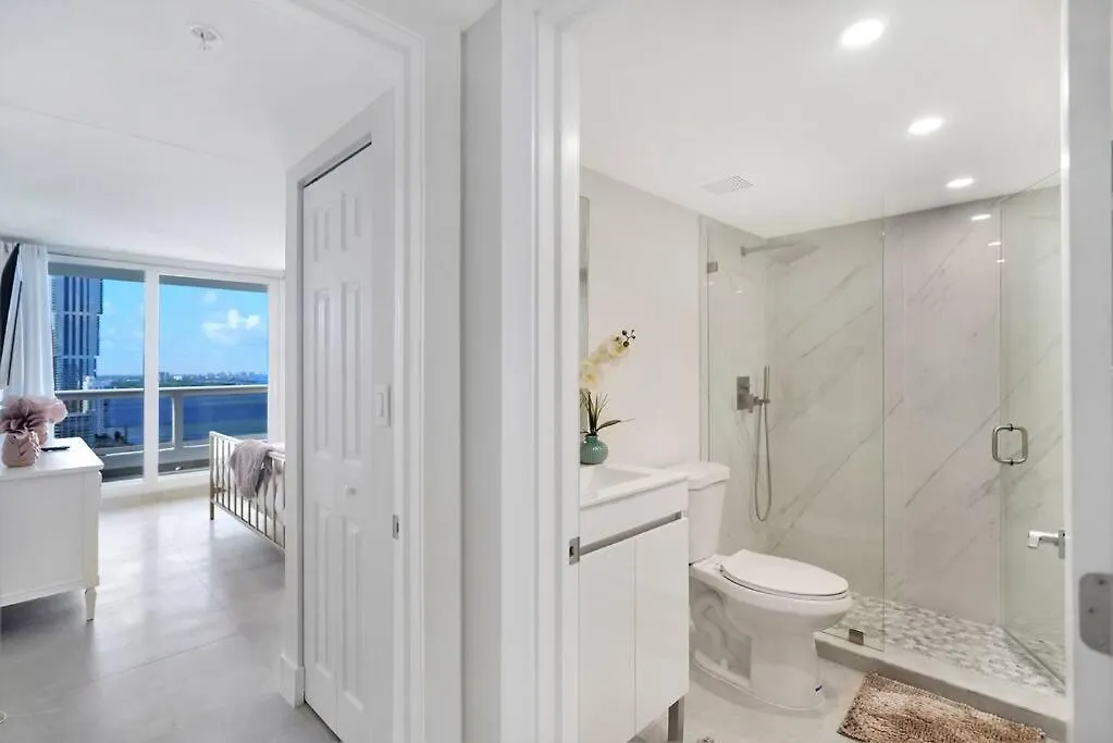 Sweet Dreams! Renovated With Water Views 公寓 *