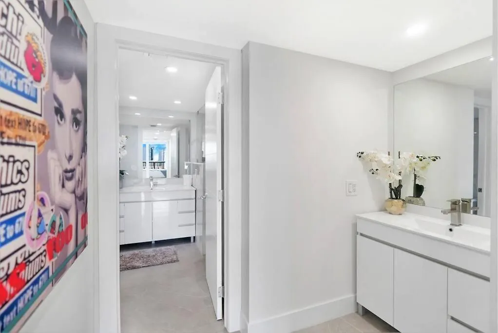 Apartment Sweet Dreams! Renovated With Water Views Miami