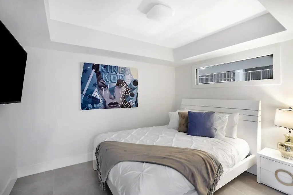 Sweet Dreams! Renovated With Water Views Apartment Miami