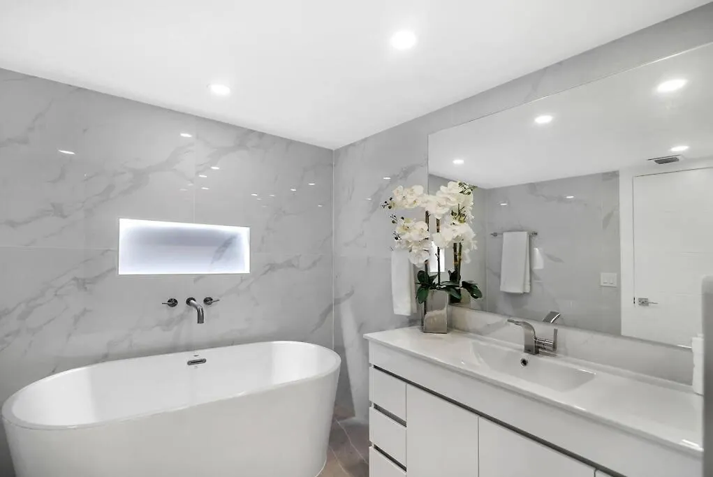 Sweet Dreams! Renovated With Water Views 迈阿密