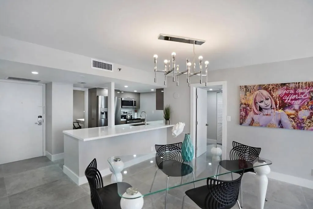 Apartment Blue Moon! In The Lap Of Luxury And Brand New! *