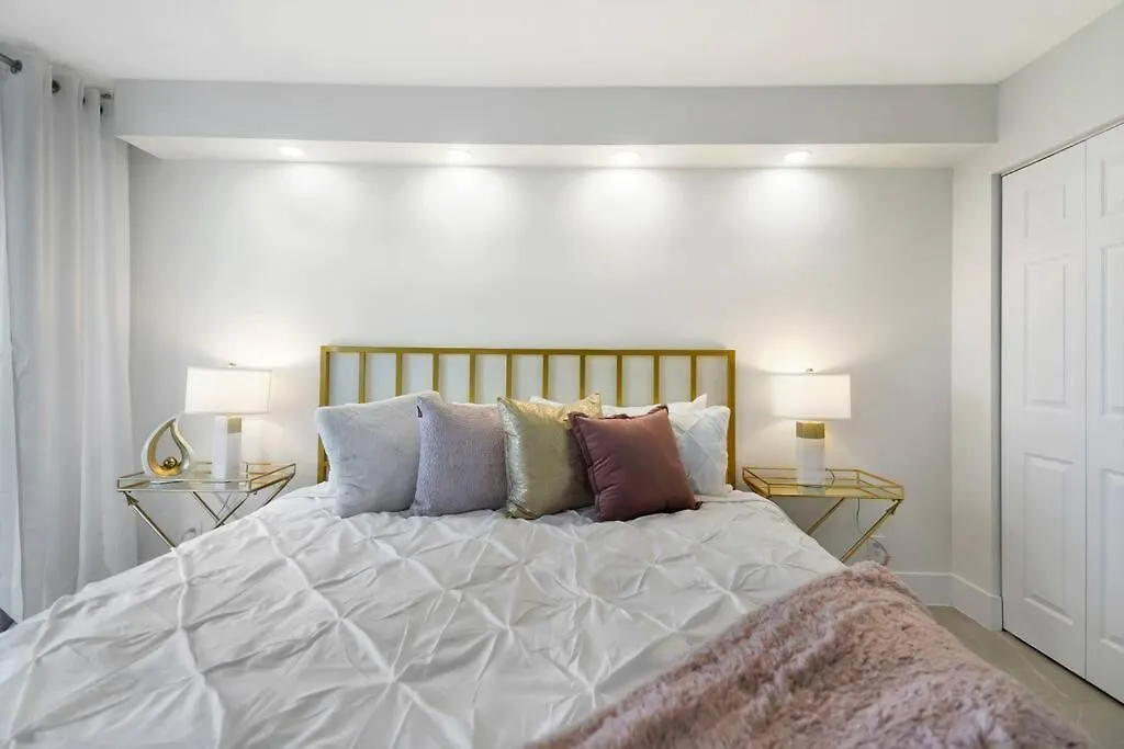 Sweet Dreams! Renovated With Water Views Apartment