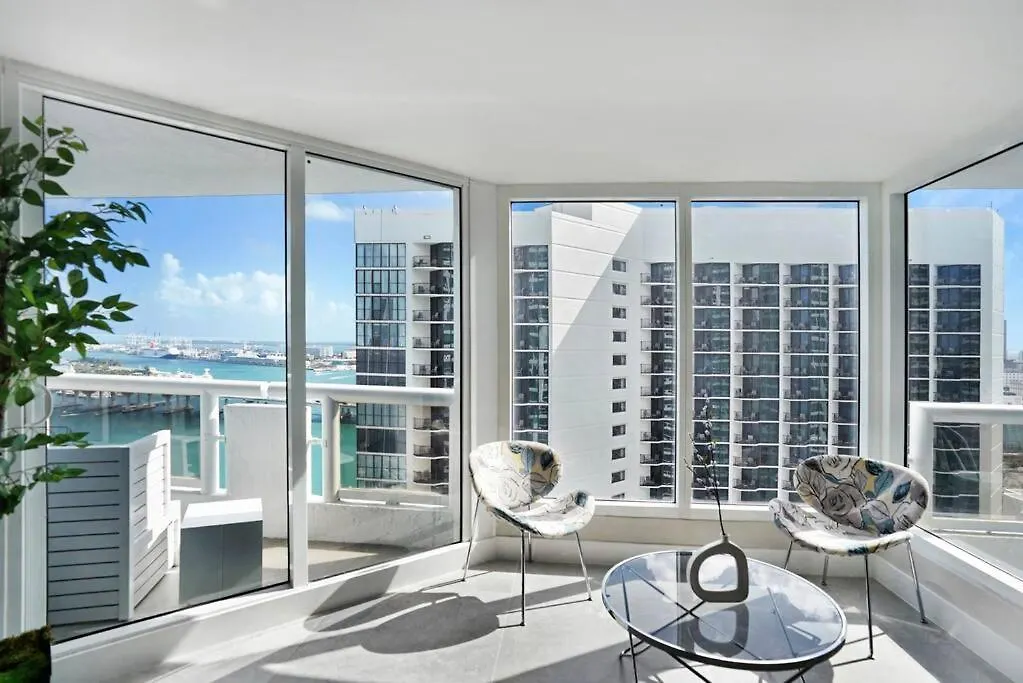 Apartment Blue Moon! In The Lap Of Luxury And Brand New!