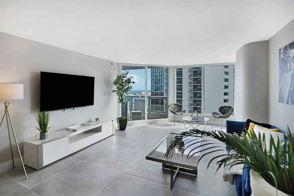 Blue Moon! In The Lap Of Luxury And Brand New! Apartment *
