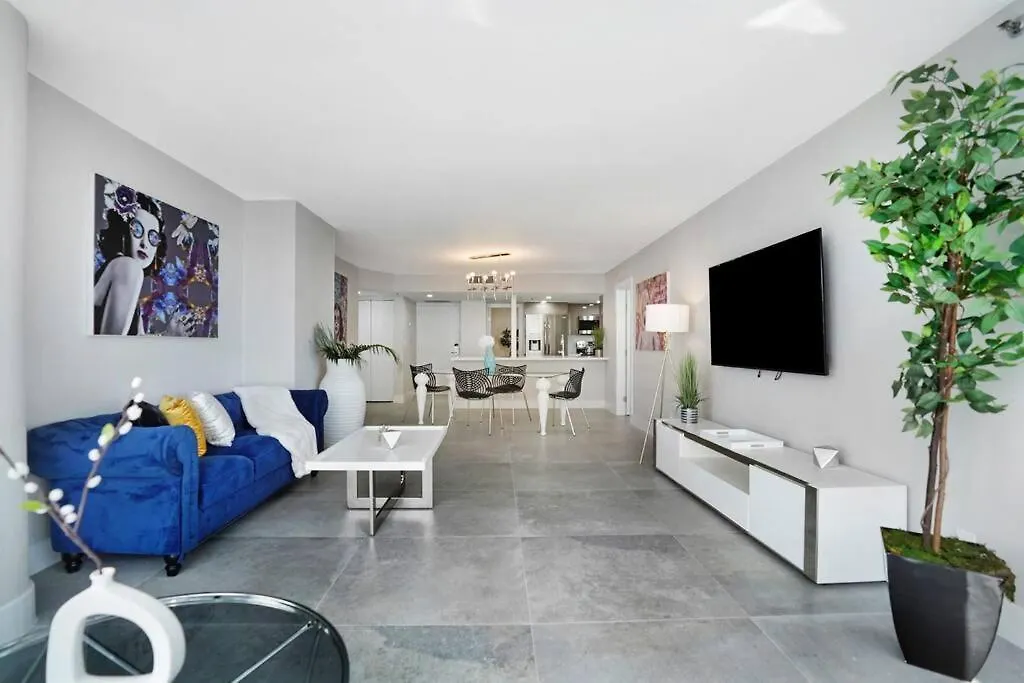 Blue Moon! In The Lap Of Luxury And Brand New! * Miami