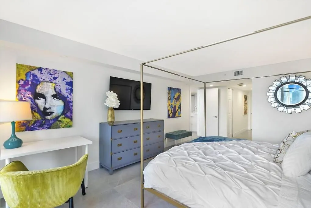 Apartment Sweet Dreams! Renovated With Water Views Miami
