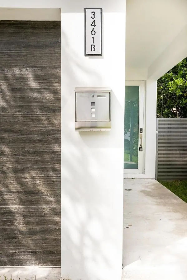 Modern 4-bedroom Townhouse With Pool! Feriehus