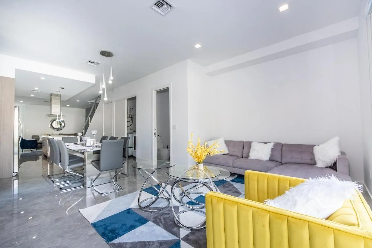 Modern 4-bedroom Townhouse With Pool!