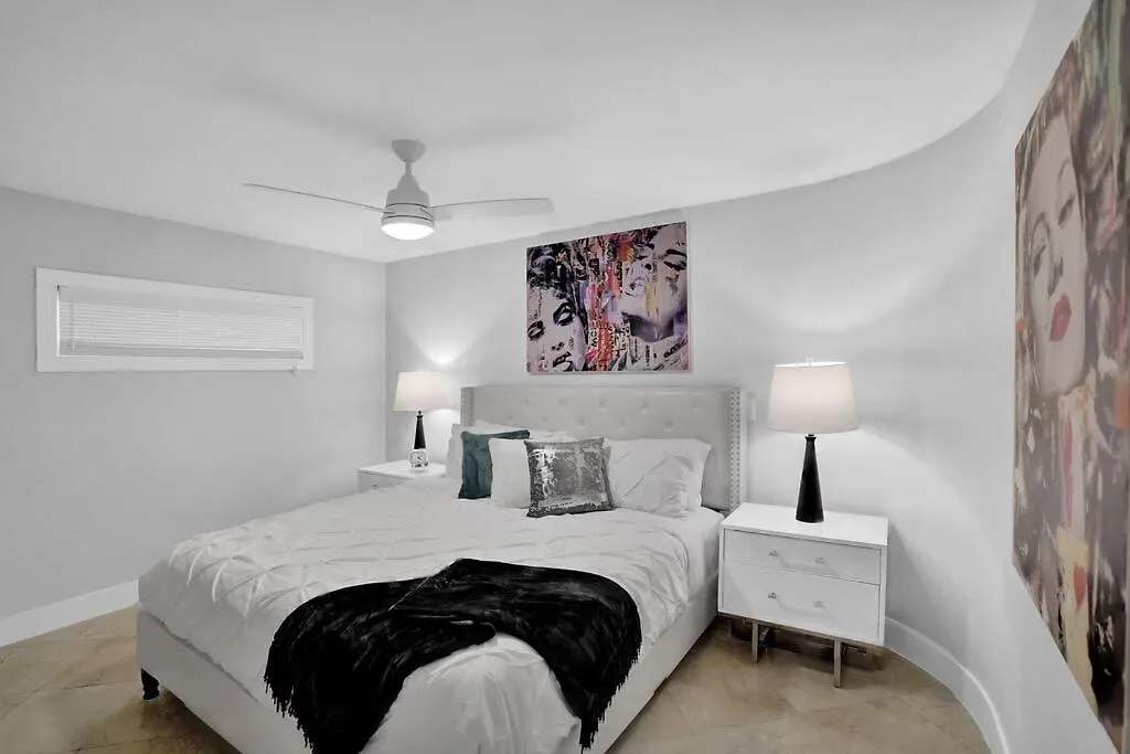 Euphoria - Skyline & Water Views Apartment