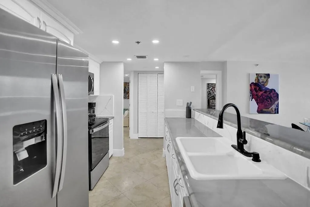 Apartment Euphoria - Skyline & Water Views *