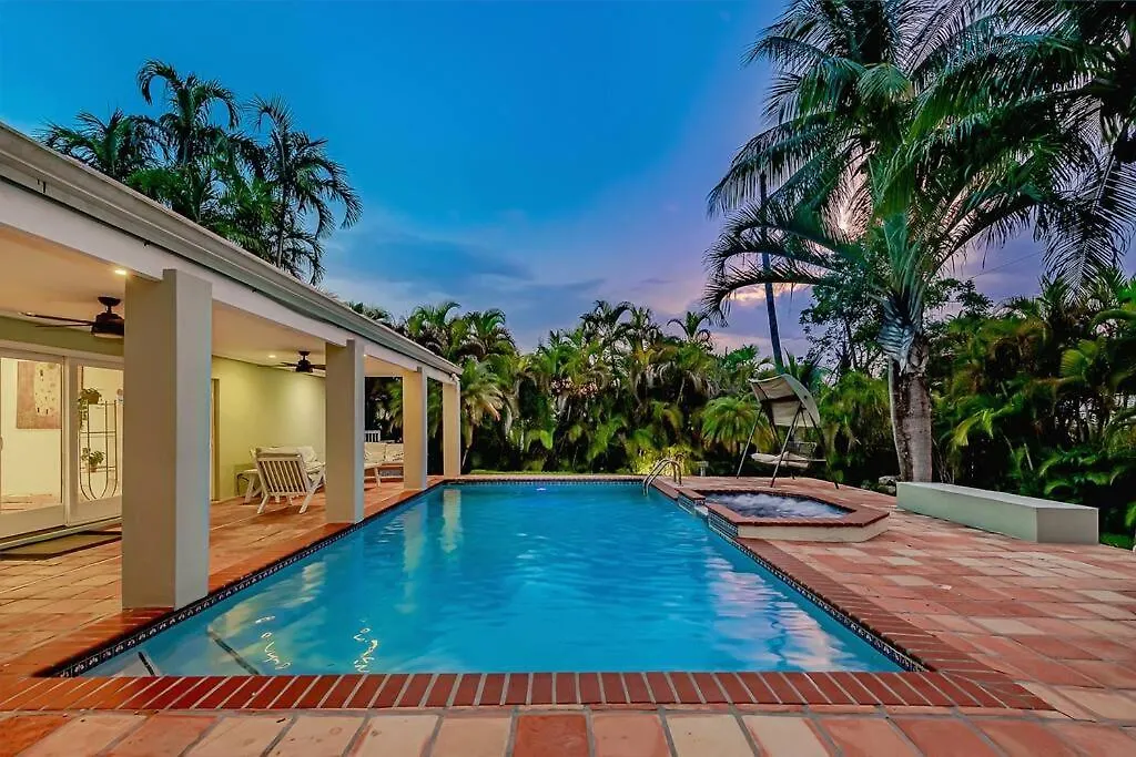 Dream Home/ Pool/jacuzzi/ Fire Pit Holiday home *