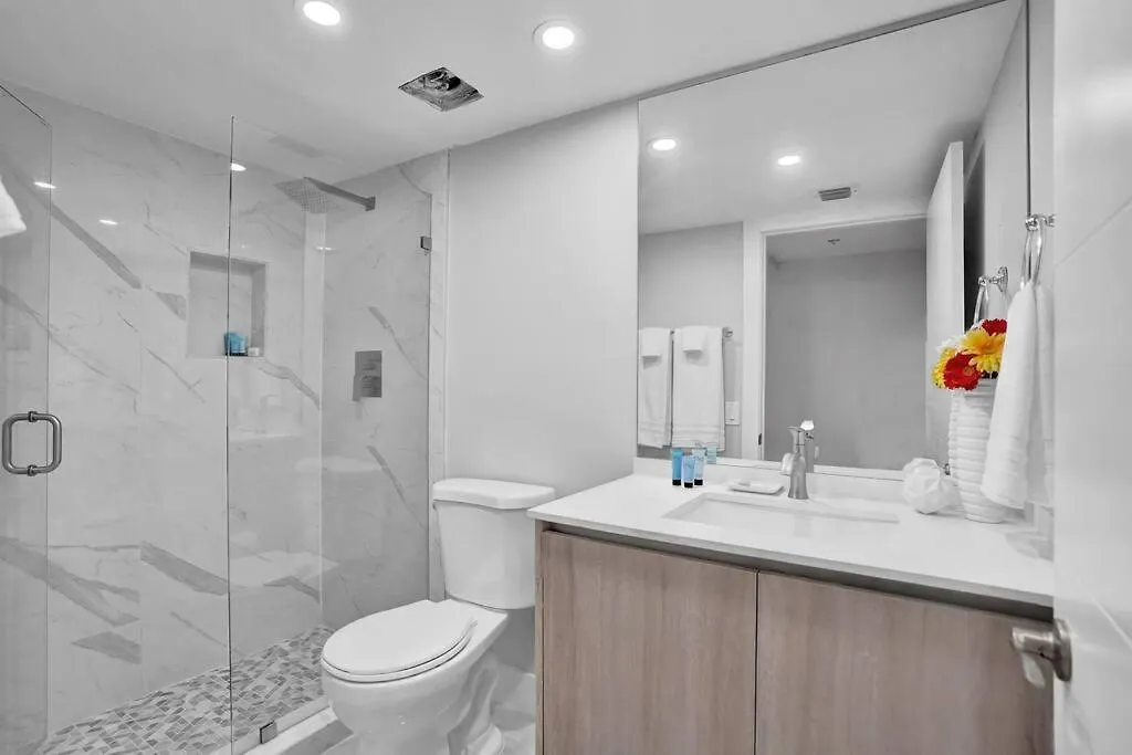Euphoria - Skyline & Water Views Apartment