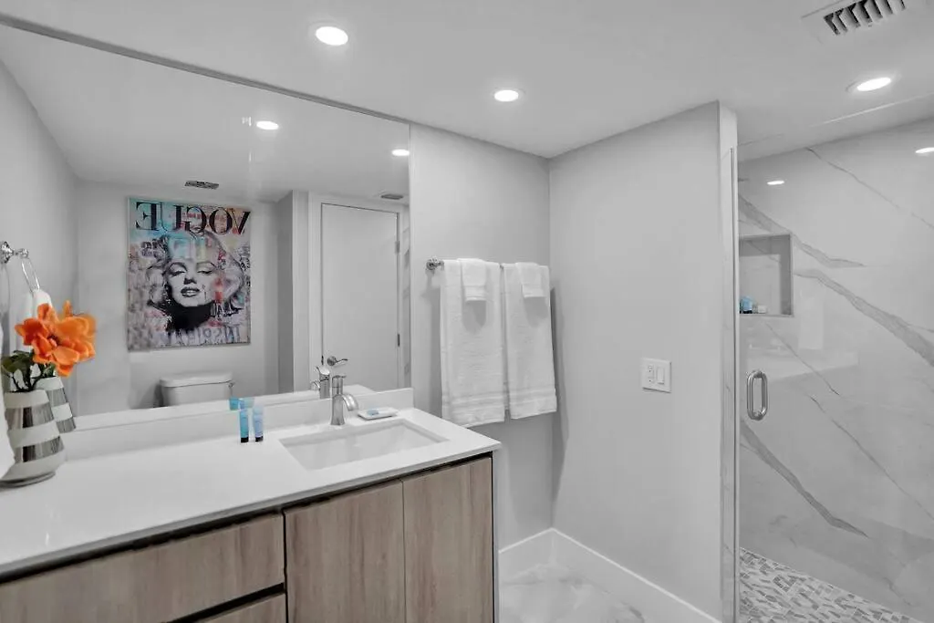 Euphoria - Skyline & Water Views Apartment *