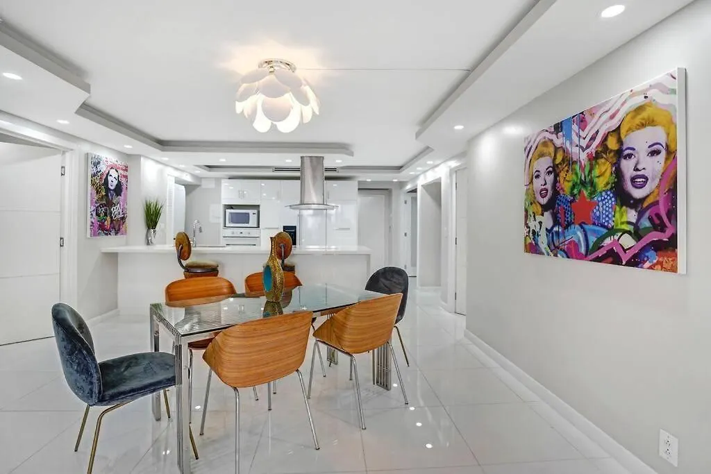 Funkin' Fabulous! Water & Views! 4br