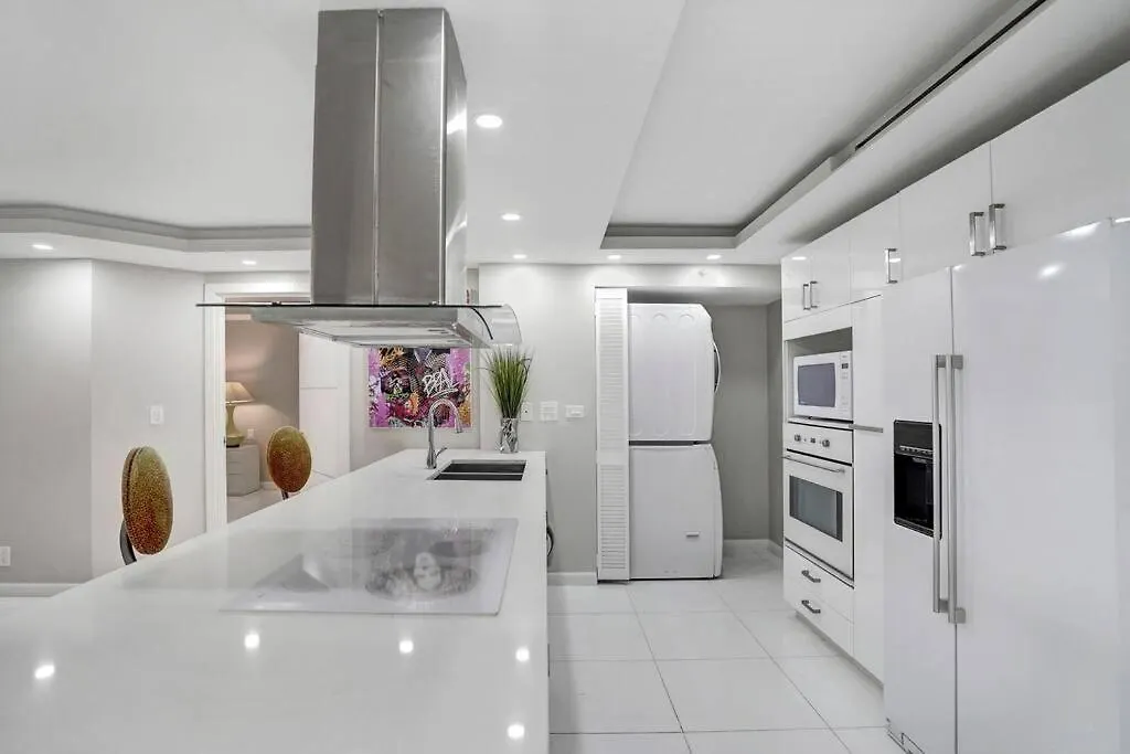 Funkin' Fabulous! Water & Views! 4br Apartment Miami