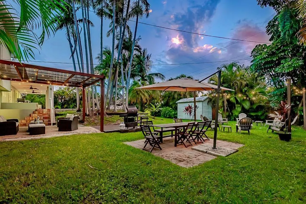 Holiday home Dream Home/ Pool/jacuzzi/ Fire Pit *