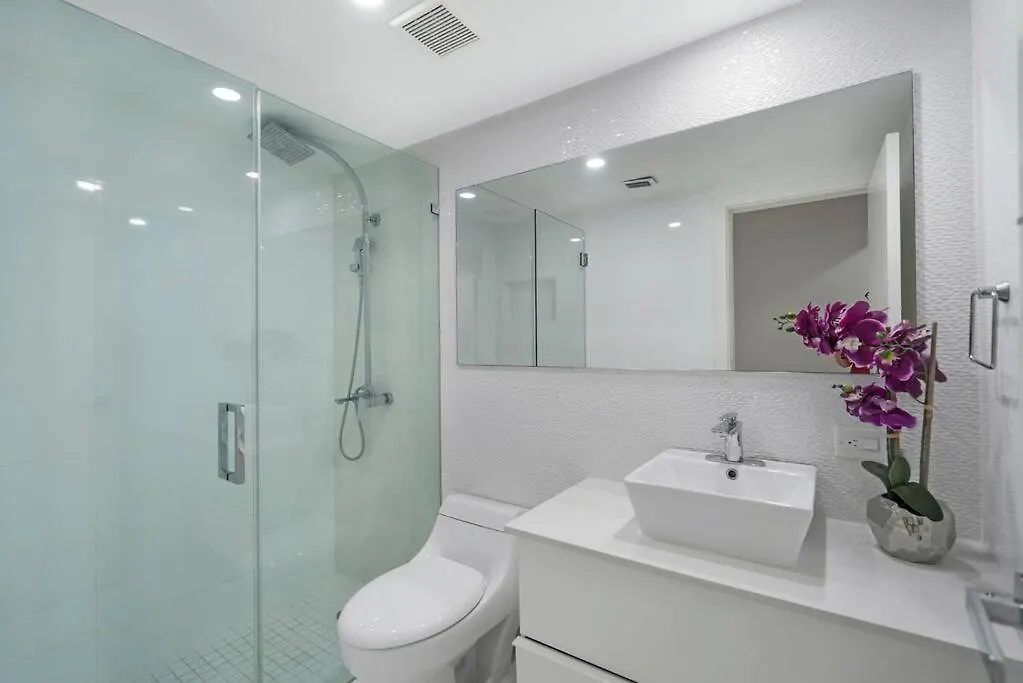 Funkin' Fabulous! Water & Views! 4br