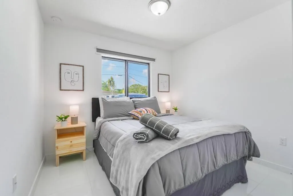 Stunning 3-bedroom Duplex With Free Parking Holiday home Miami