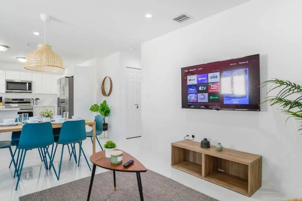 Stunning 3-bedroom Duplex With Free Parking Holiday home Miami