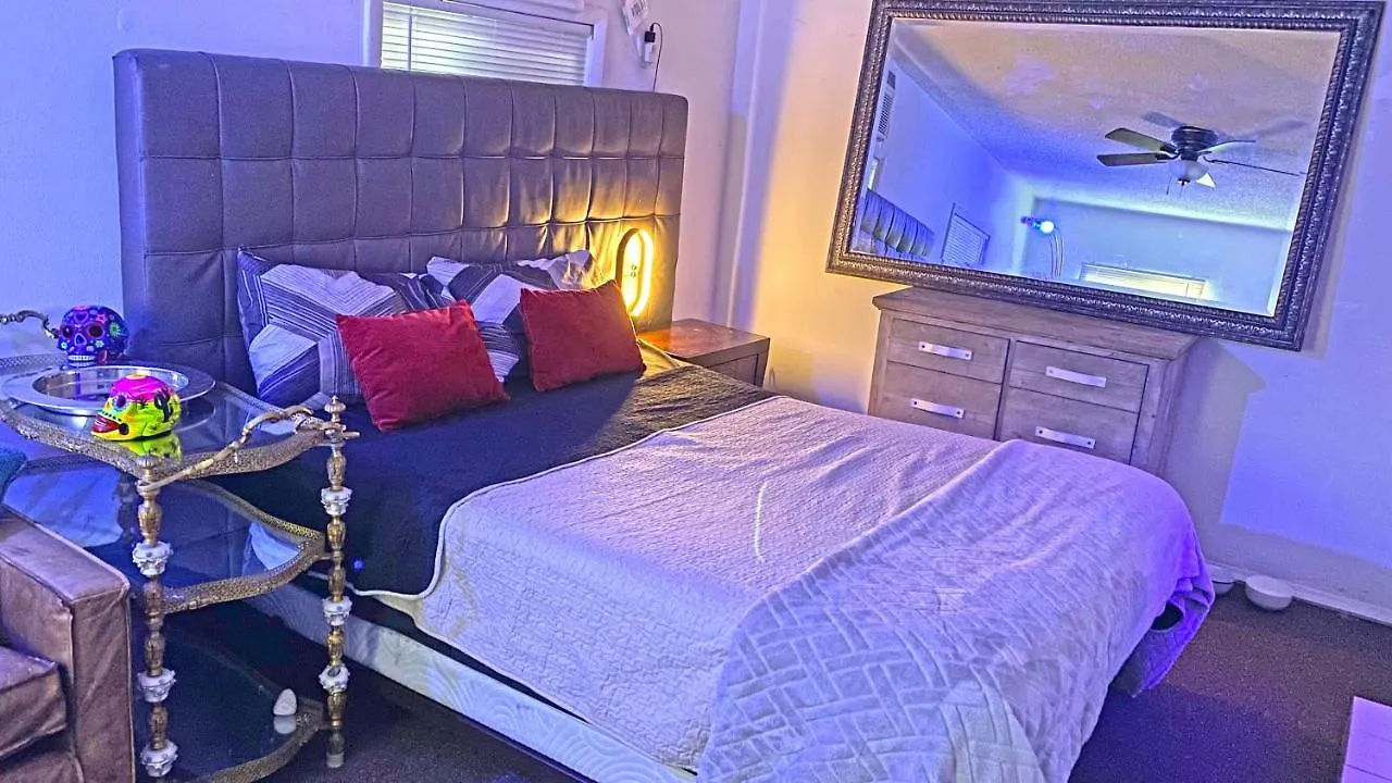 Apartment Coconut Grove 2 Bedroom Home! Miami