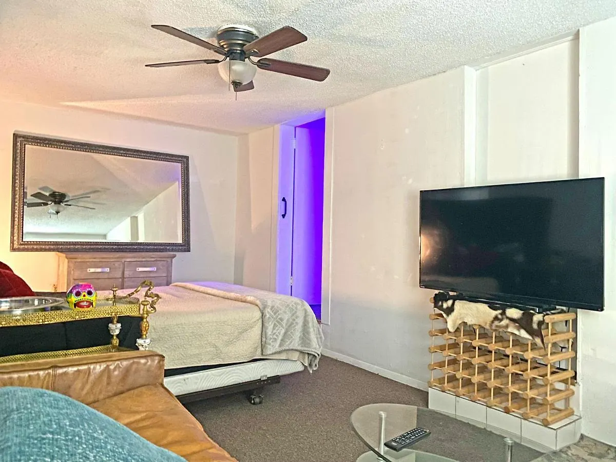 Apartment Coconut Grove 2 Bedroom Home! *