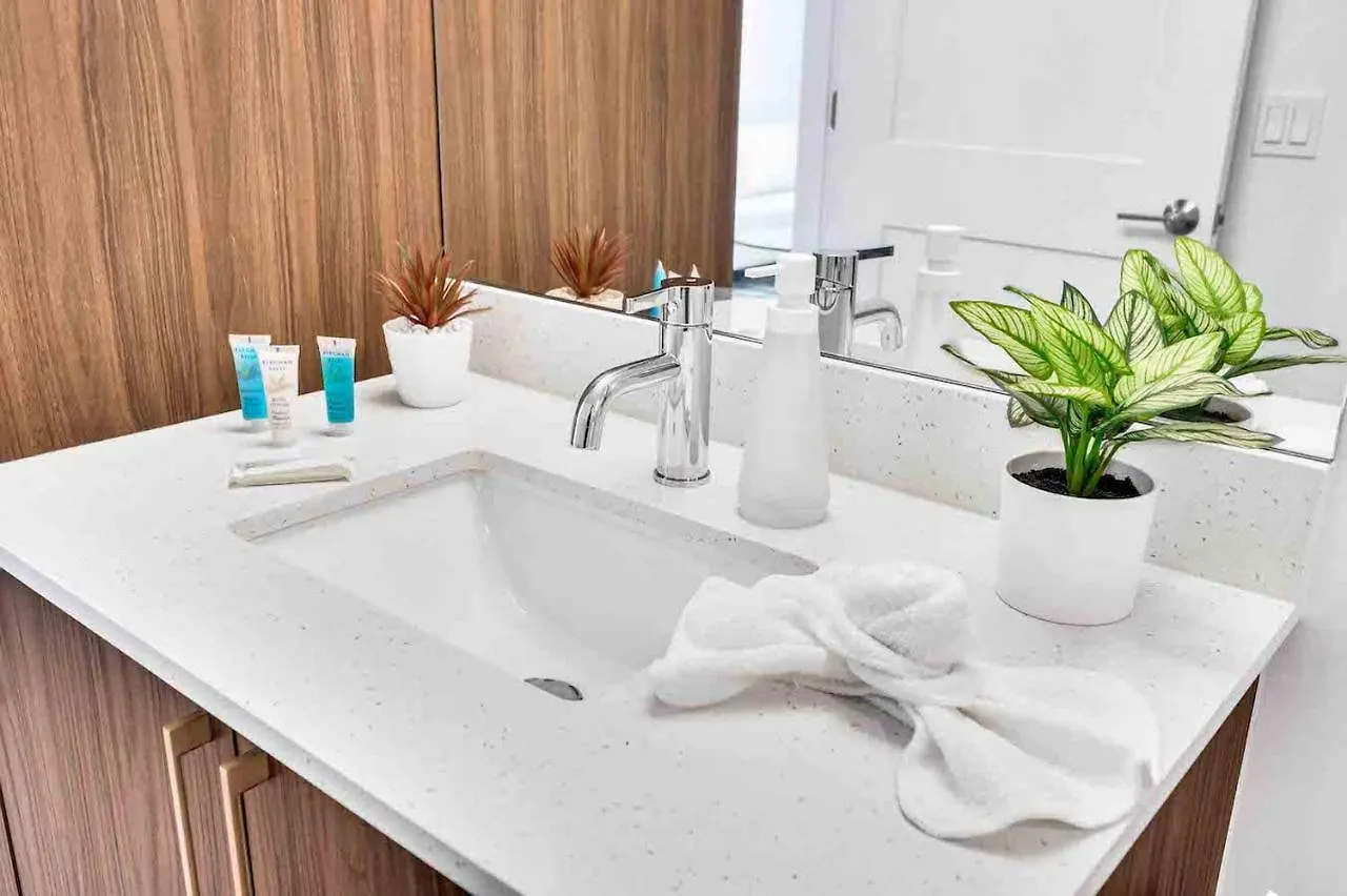 Stylish Unit In Downtown With Free Parking Lejlighed