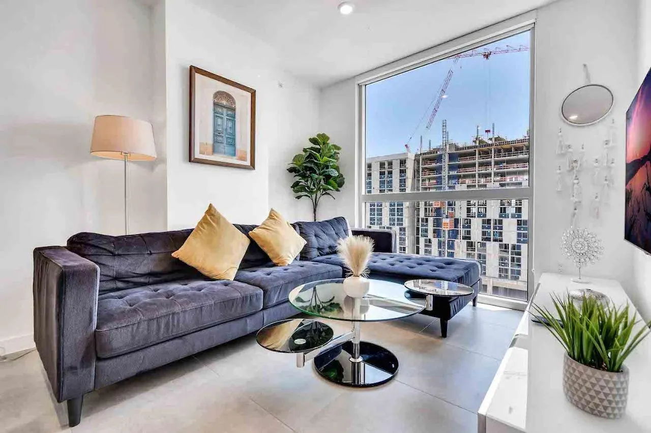 Wonderful Unit In Downtown With Free Parking アパート